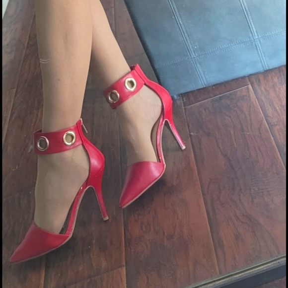 Chinese Laundry Rd & Gold High Heels - Picture 3 of 16